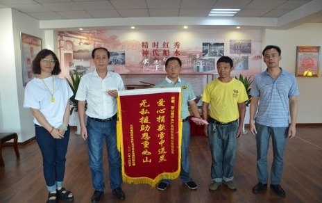 心中的愛用行動表達(dá)，希望的燈有你我點(diǎn)亮