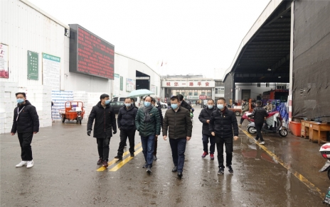 市發(fā)改委、經(jīng)開區(qū)管委會等上級有關(guān)部門領(lǐng)導(dǎo)帶隊檢查市場保供工作