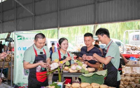 做好“雙服務(wù)”：嘉昕小廚房開播，本期主角---蓮藕